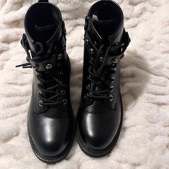 Chunky black boots - Picture 4 of 10